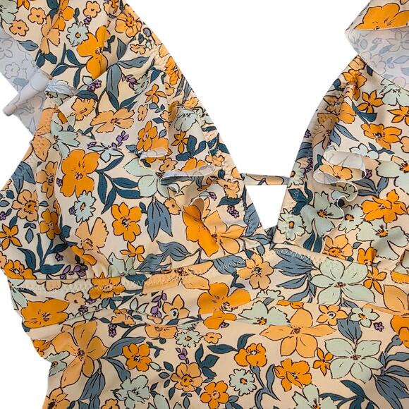 Cupshe one piece ruffle v neck floral swimsuit - Picture 3 of 7